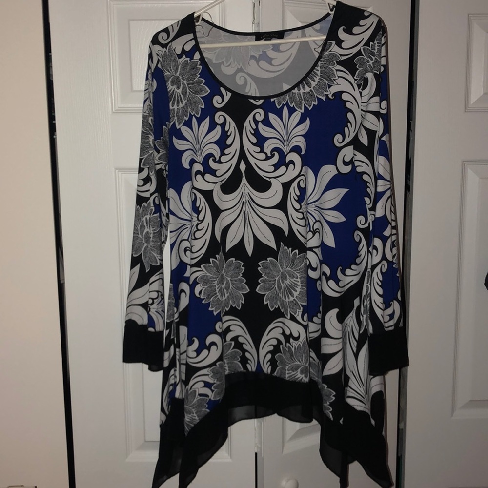 Black & Blue floral tunic 🦋